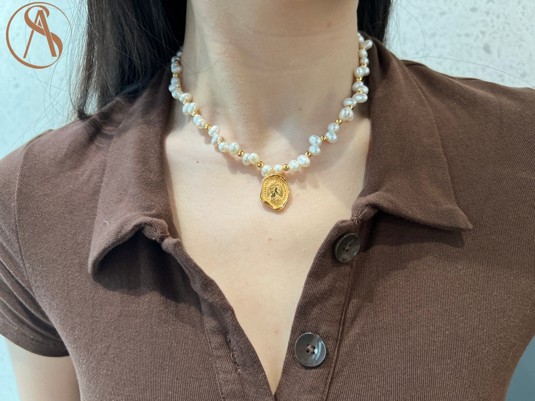Natural Pearl Necklace with Queen Elizabeth Pendant
