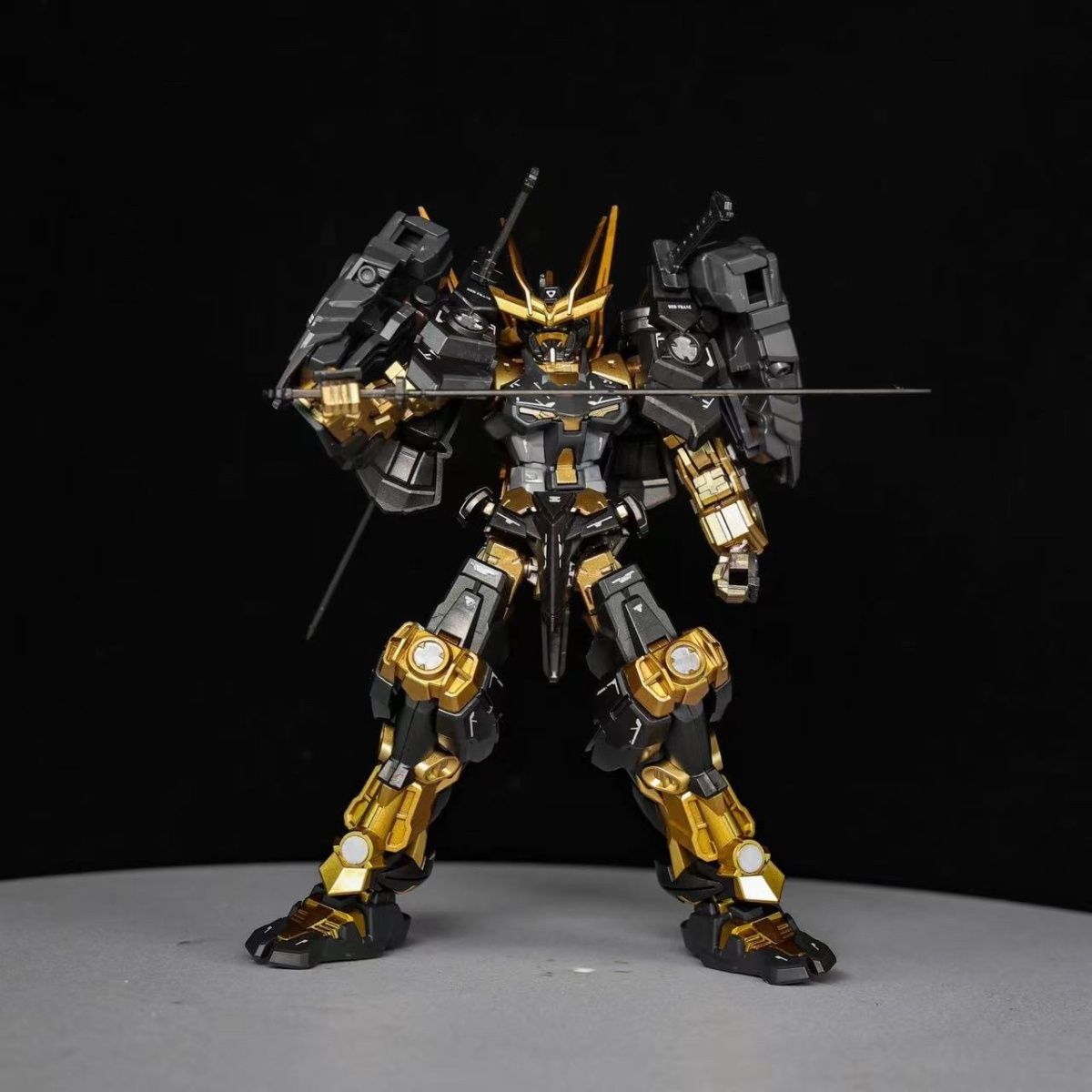 WM HG 1/144 Sengoku Astray Black Gold