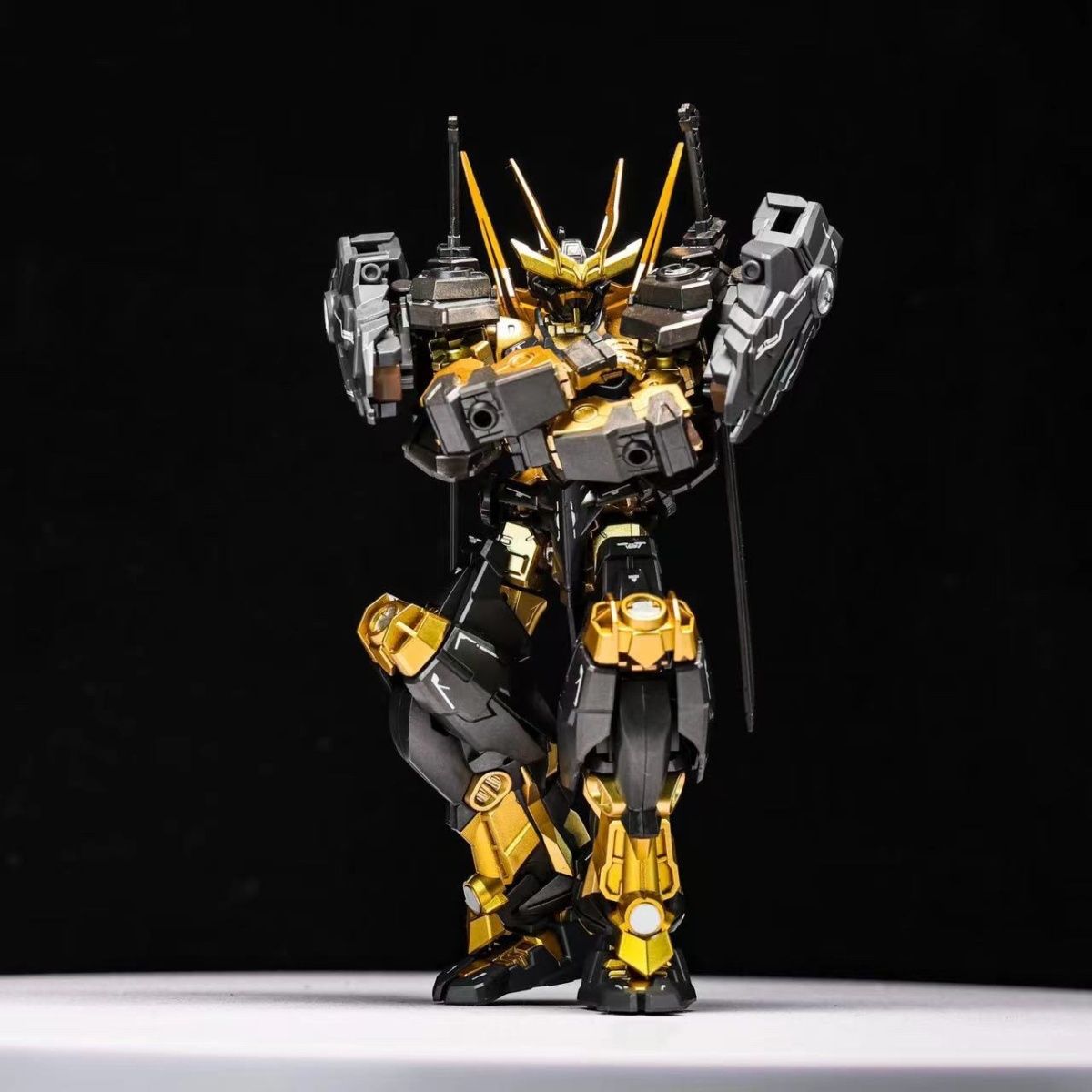 WM HG 1/144 Sengoku Astray Black Gold