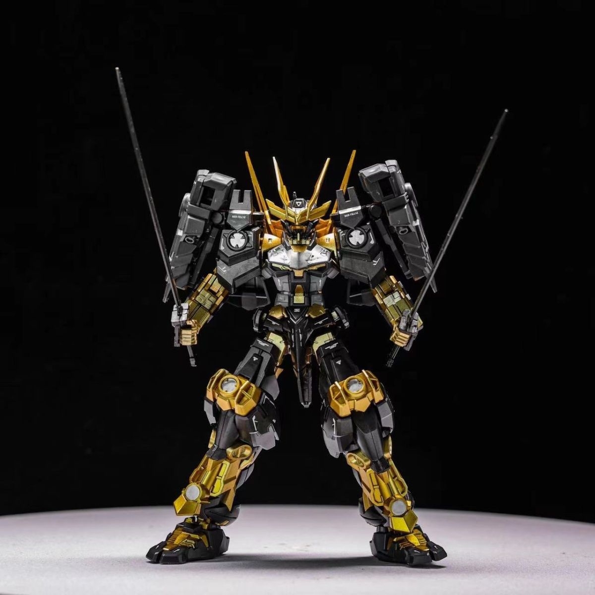 WM HG 1/144 Sengoku Astray Black Gold