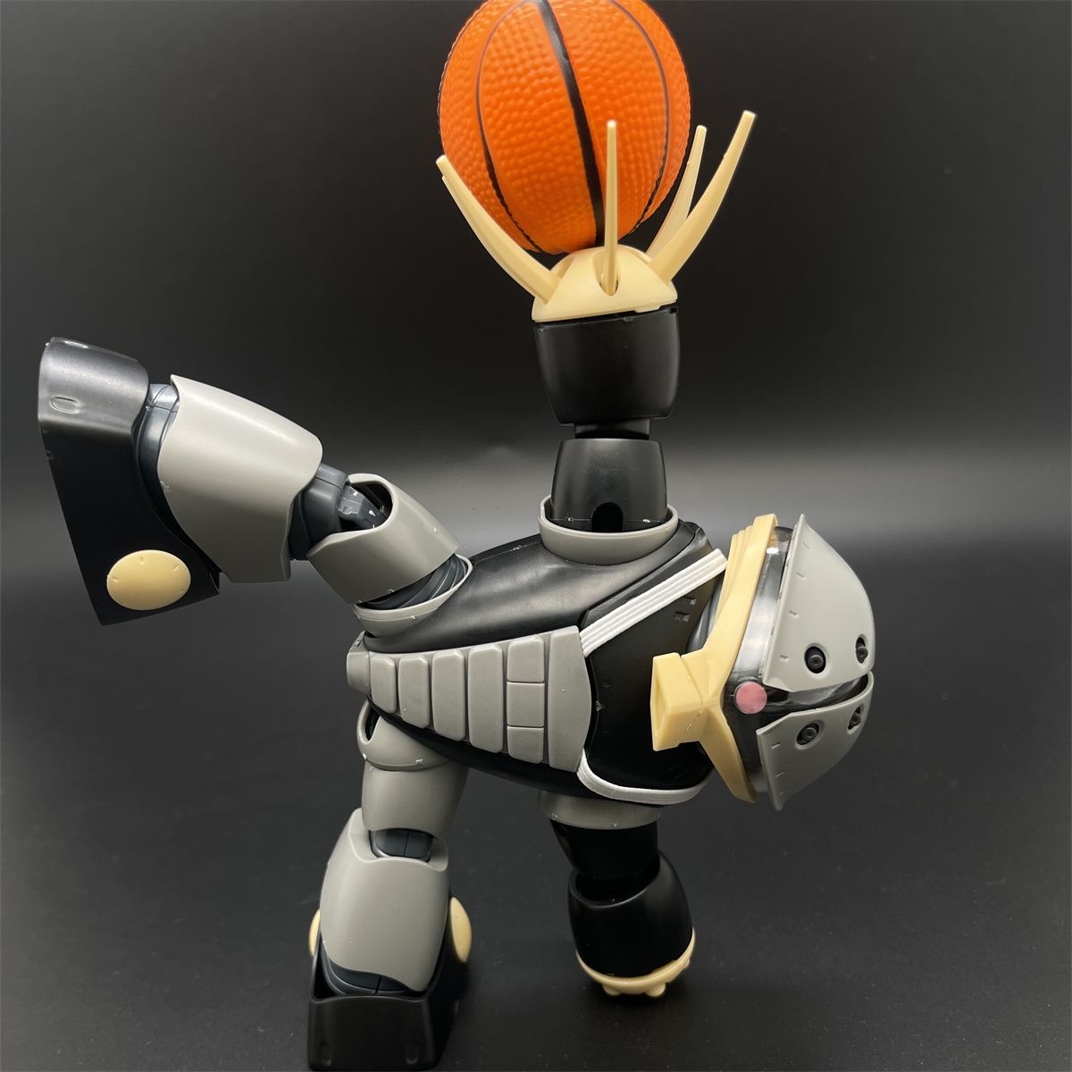 JMS HG 1/144 KUN Guy with Basketball