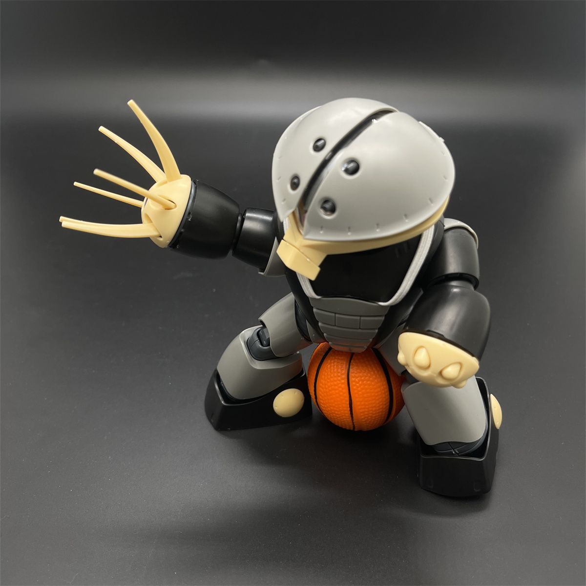 JMS HG 1/144 KUN Guy with Basketball