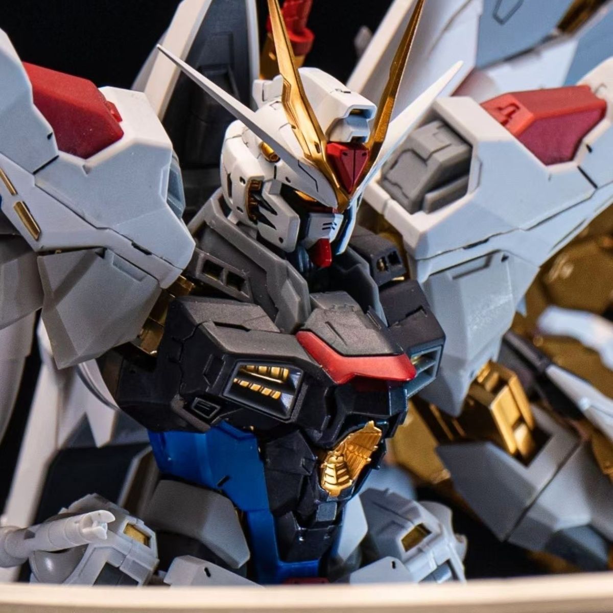 Minerva Strike Freedom Head for 1/100 Prepainted with LED lighting