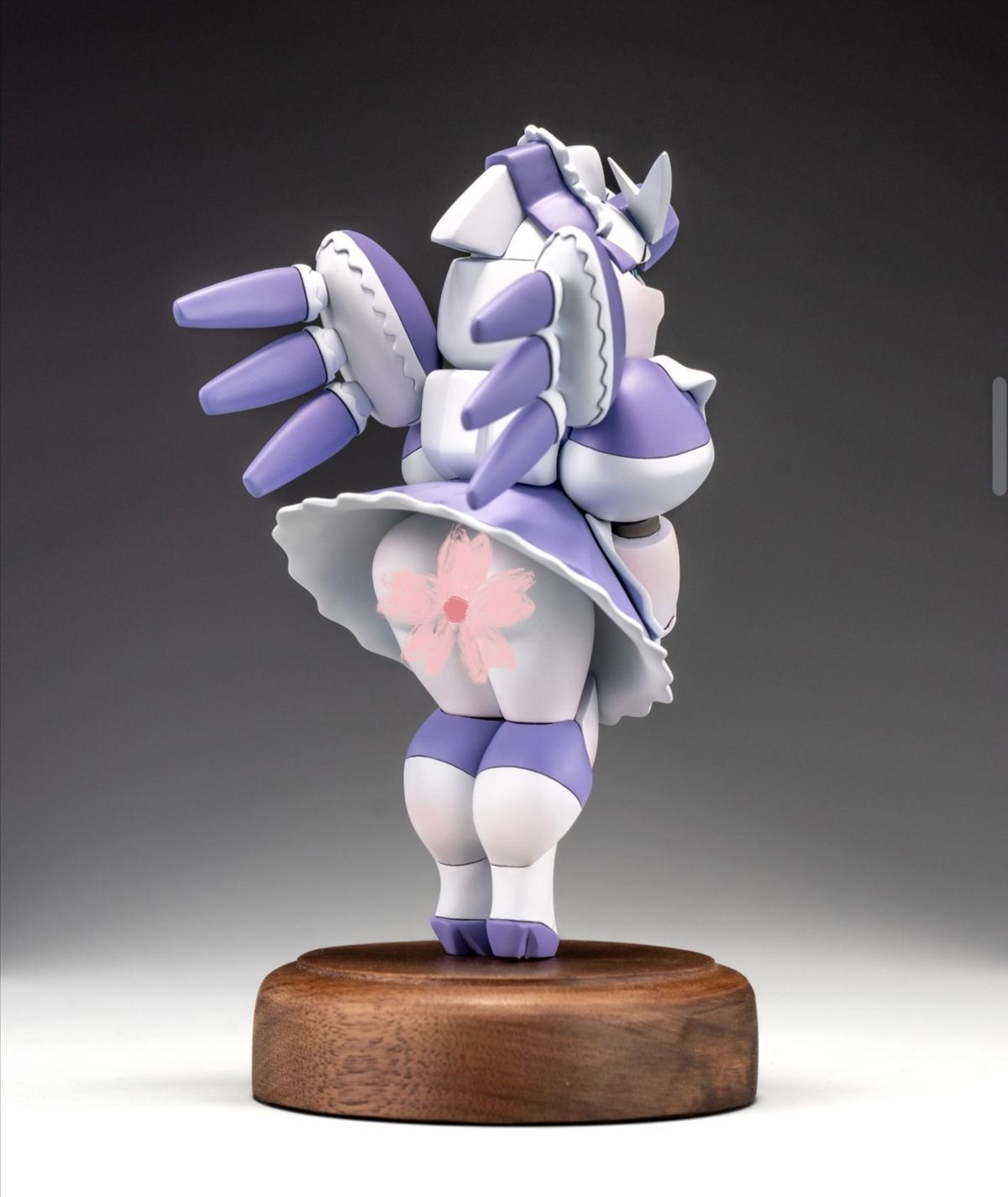 Hi-Nu Maid-Chan Figure