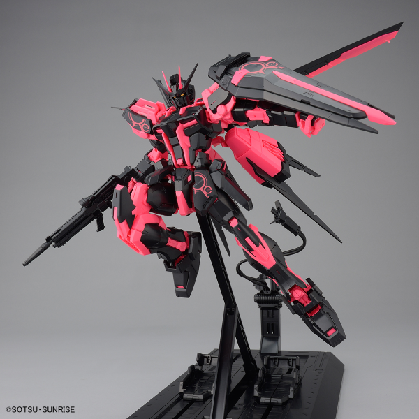 Gundam Base Limited MG 1/100 AILE STRIKE GUNDAM Ver.RM [RECIRCULATION COLOR/NEON PINK]