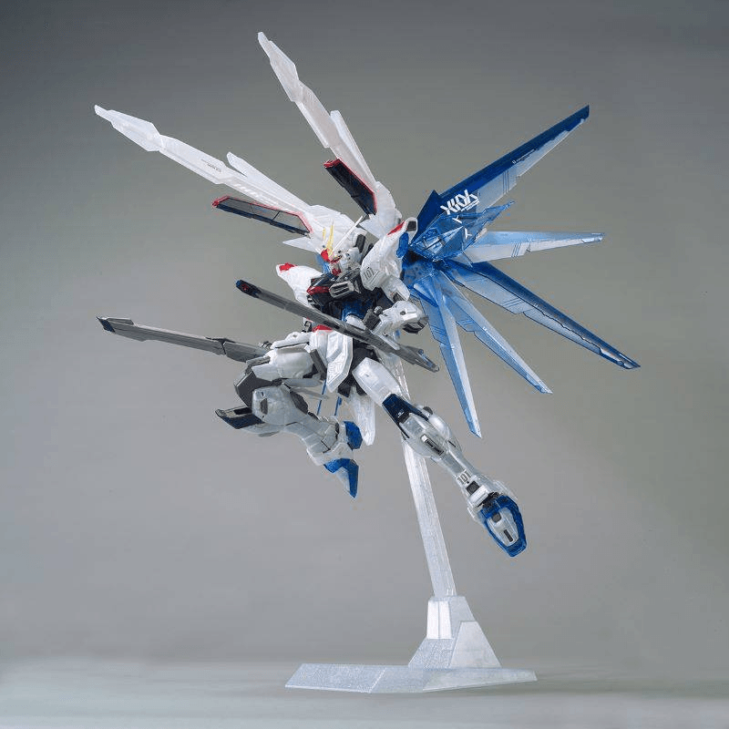 Gundam Base Limited MG 1/100 FREEDOM GUNDAM Ver.2.0 [CLEAR COLOR]