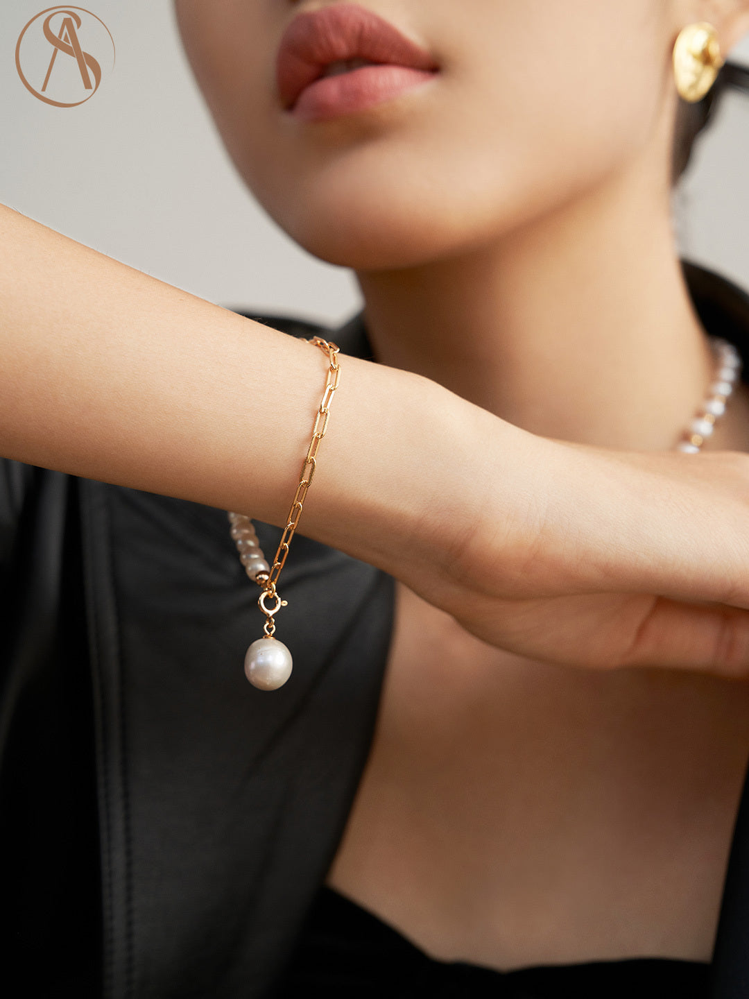 Natural Freshwater Baroque Pearl and Metallic Chain Bracelet